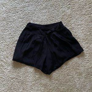 Loran Conrad - bow tie shorts - black